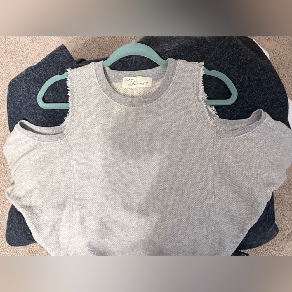 Vintage Havana Off-the-Shoulder Gray Sweater - Picture 4 of 5